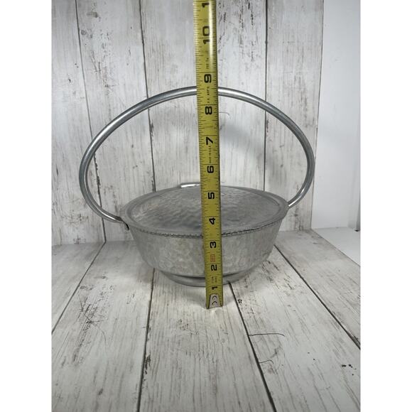 Mid Century Hammered Aluminum Hinged Basket - Made in Italy - Picture 2 of 5